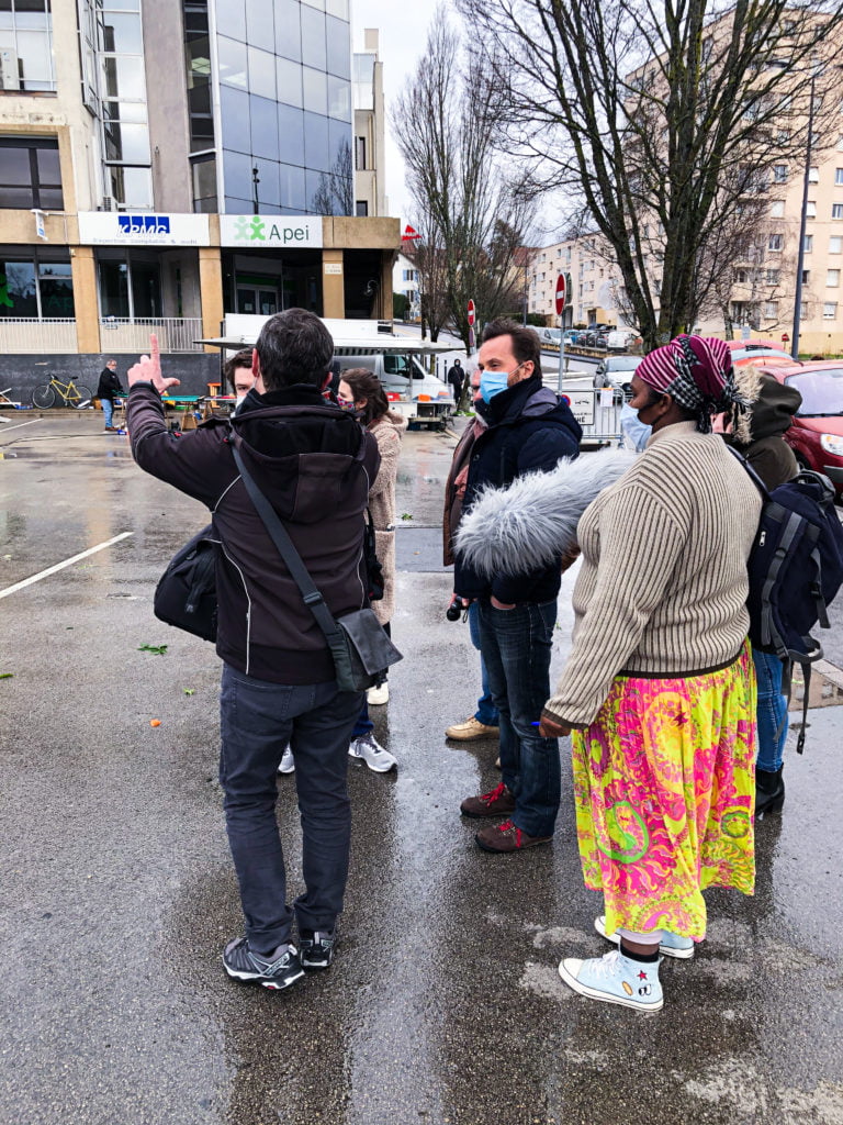 Entrevue micro trottoir au public